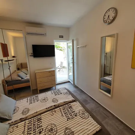 Relax House Rosemary Apartment Draga Bascanska Exterior photo